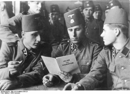 Bundesarchiv_Bild_101III-Mielke-036-23,_Waffen-SS,_13._Gebirgs-Div._'Handschar'.jpg